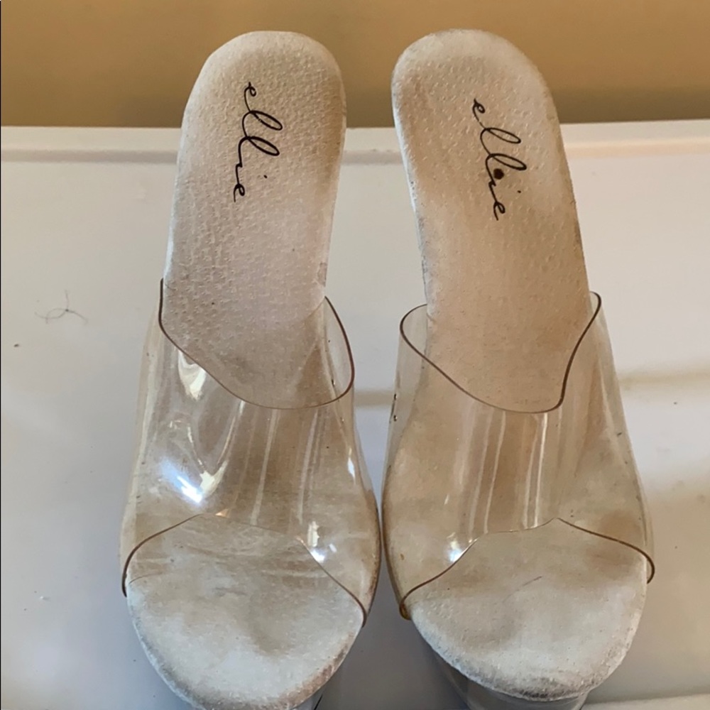 Clear pumps
